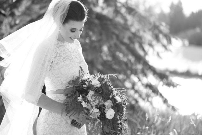 winter bride with bouquet